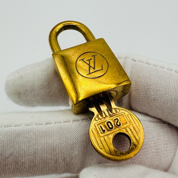 Vivienne Westwood Rare Gold Padlock - Picture 1 of 6